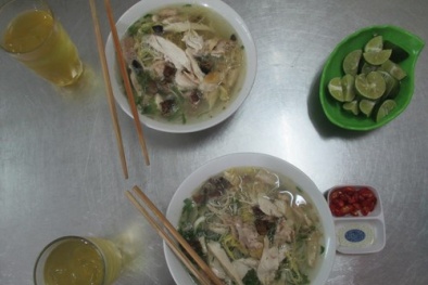 Thưởng thức bún thang đúng kiểu Hà Nội